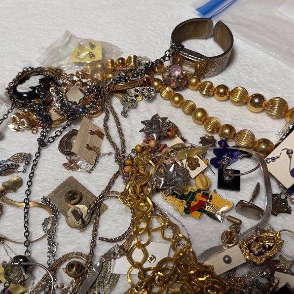 Mixed Jewelry Lot with Gold and Silver Tones - Picture 5 of 6